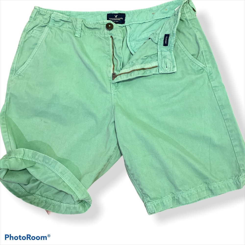 American Eagle Men’s Classic Khaki Short - sz 34